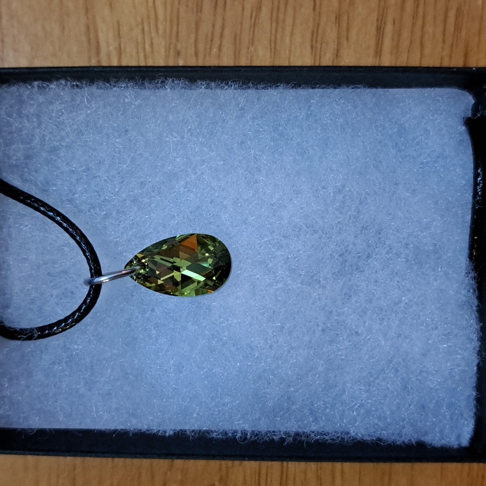 Citrus Lime Crystal Teardrop Necklace - Picture 3 of 5